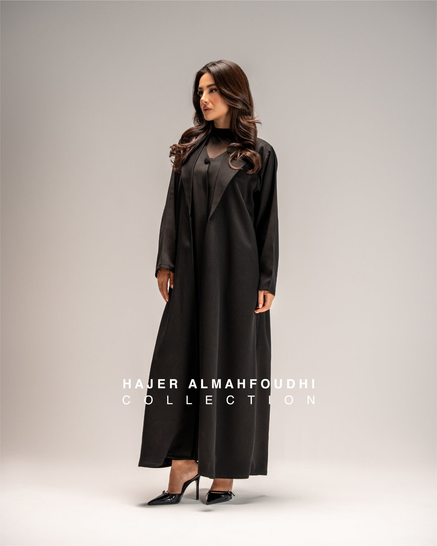 تفصيل عباية بليزر سجنيشر 3 , كريب SIGNATURE 3 Everyday Blazer Abaya (Pre Order)