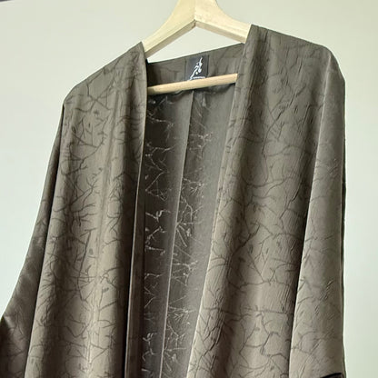 عباية يومية بنمط مورق ، لون أخضر بقصة البشت ، Daily green pattern bisht style cut abaya.