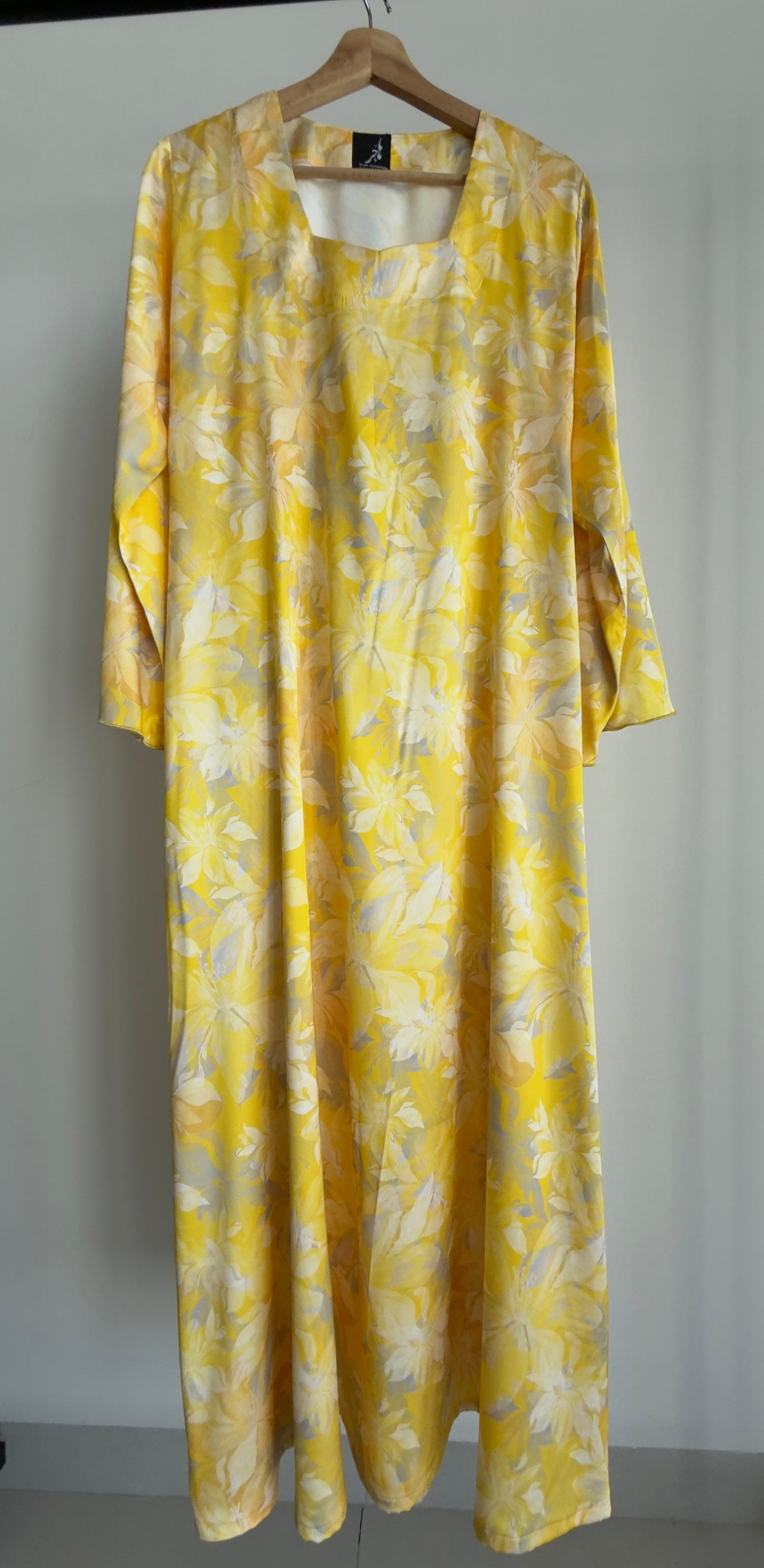 Yellow Silk Dress لبس حرير فضفاض