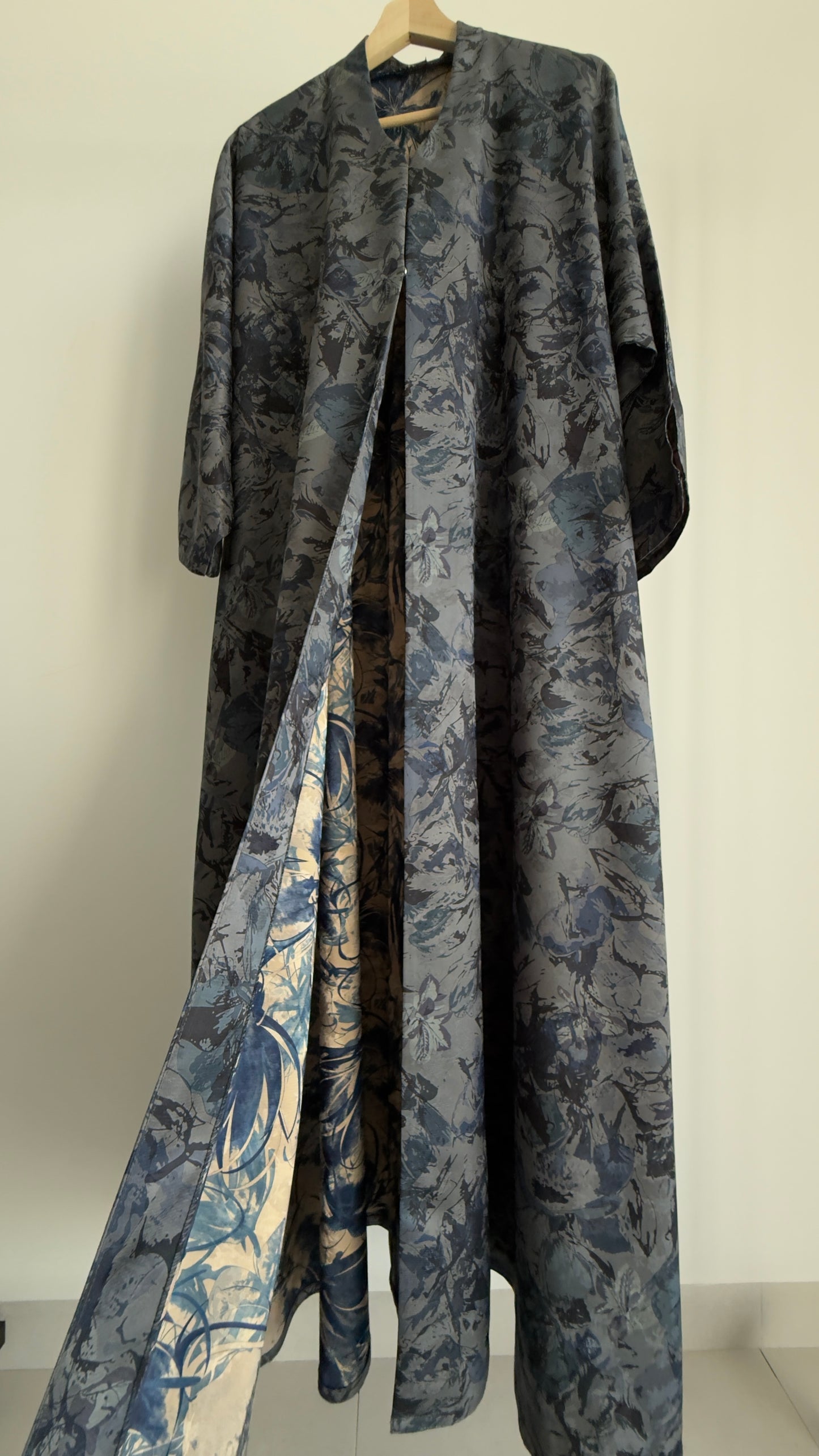 عباية جاكارد أزرق