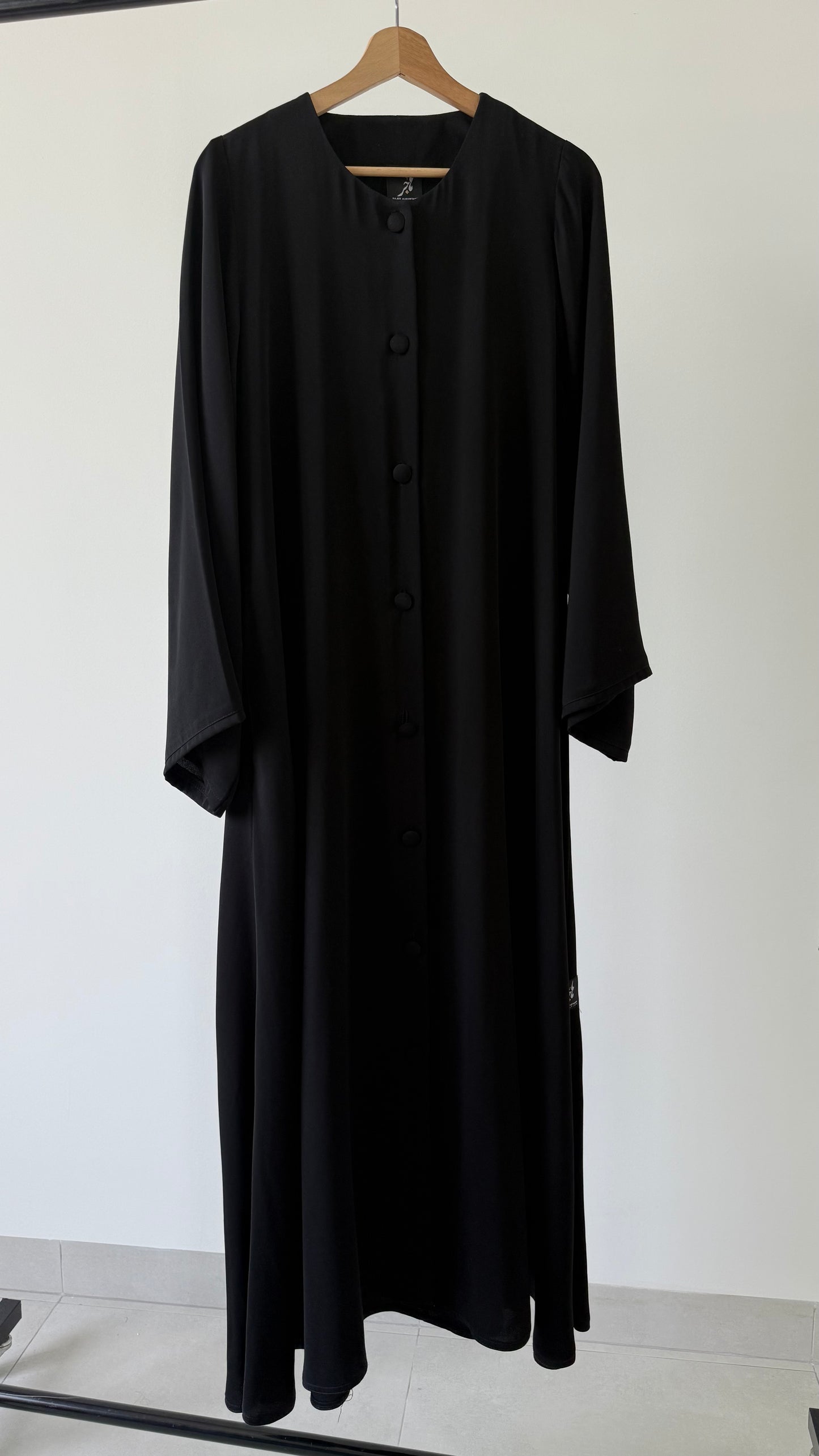 تفصيل عباية سجنيشر  1، عملية يومية كريب Everyday Crape Abaya Signature 1 (Pre Order)