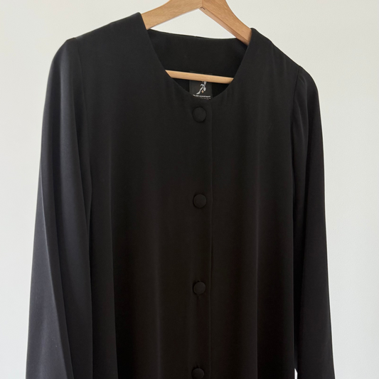 تفصيل عباية سجنيشر  1، عملية يومية كريب Everyday Crape Abaya Signature 1 (Pre Order)